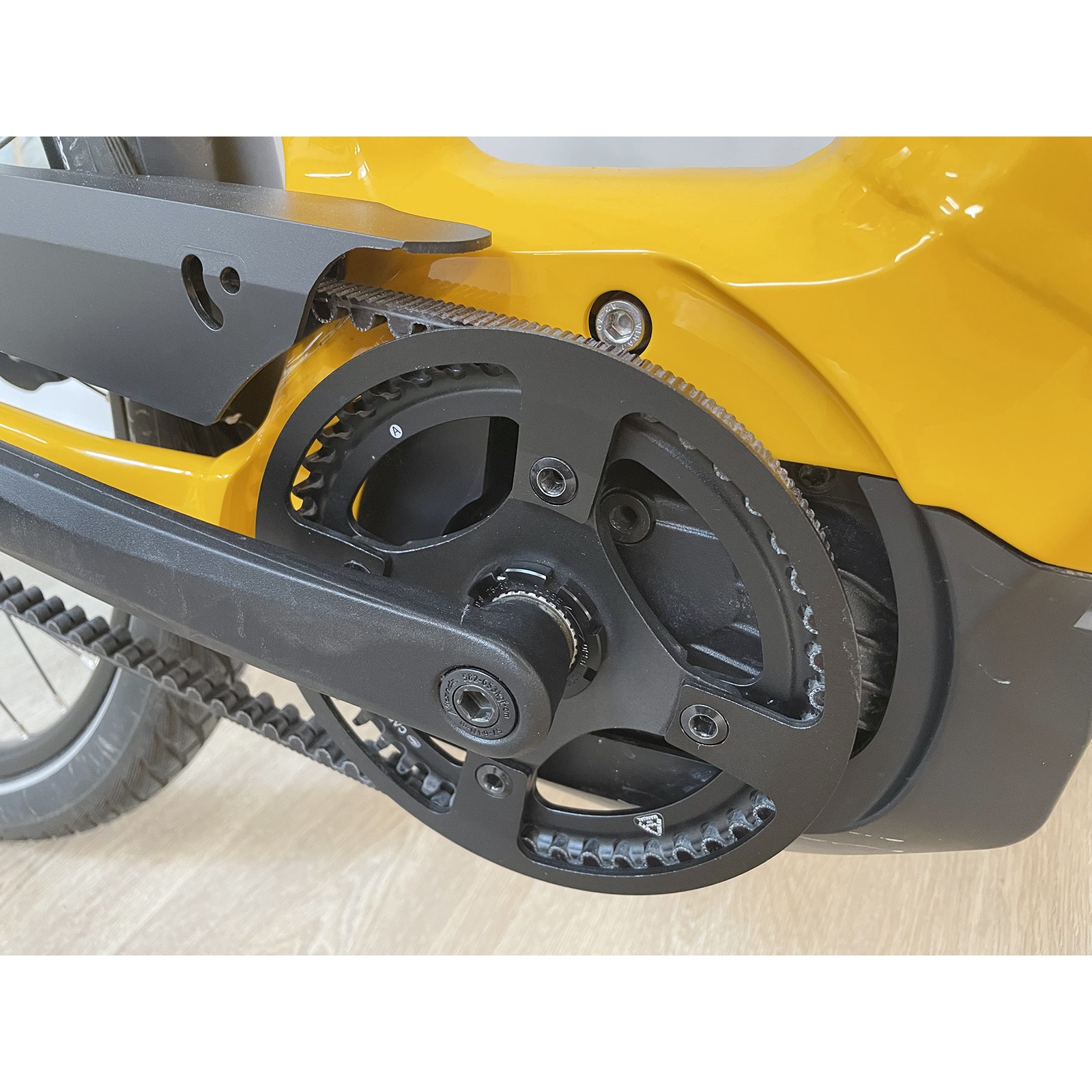 bicicleta elétrica / e-bike usada Vélodeville® Trekking AEB 990, 625Wh, amarela, tamanho 45 (S), ano 2024.