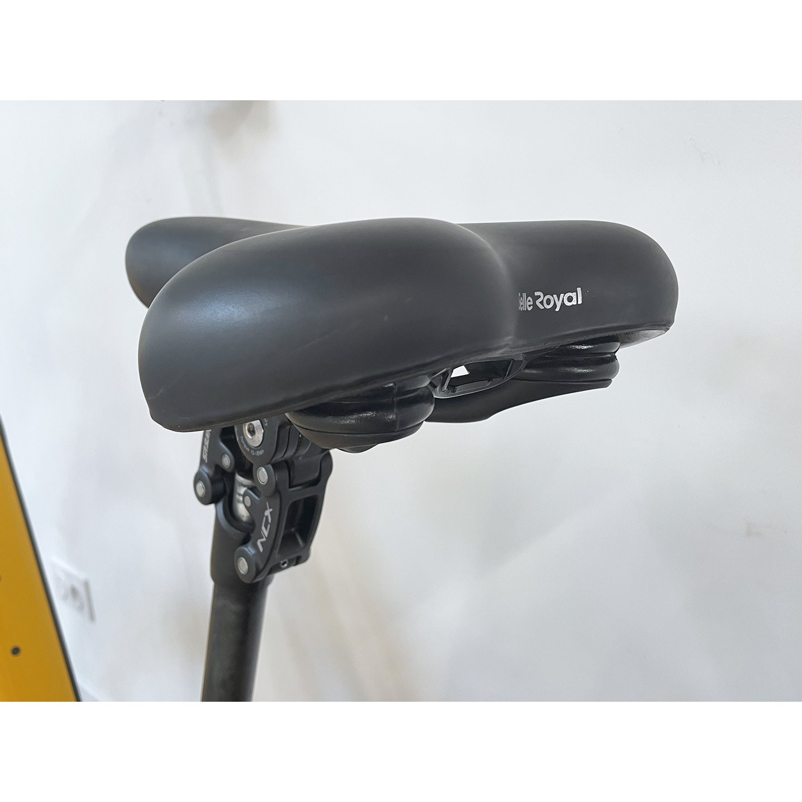Vélodeville® Trekking AEB 990 gebrauchtes e-Bike / Pedelec 625Wh gelb Größe 45 (S) 2024