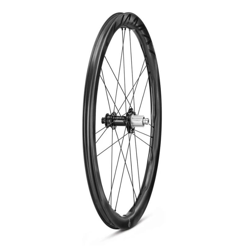 Een set Campagnolo Shamal-Dual Profile wielen