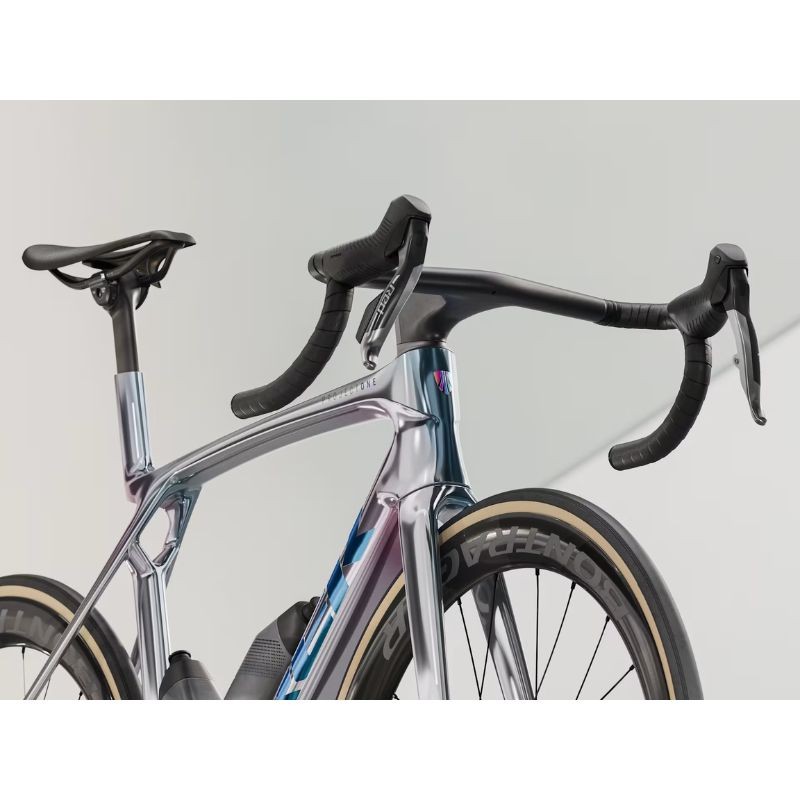 Vélo de route Trek Madone SLR 9 AXS 8e gén. Icon Interstellar 2025 Vélo de route Trek Madone SLR 9 AXS 8e gén. Icon Interstellar 2025