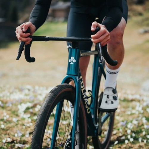 Bicicleta Colnago G4-X Gravel com Shimano GRX Fulcrum Rapid Vermelho 900 DB Azul