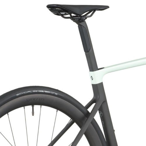 Bicicleta de estrada Shimano 105 Di2, 2026