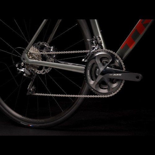 Bicicleta de carretera Trek Emonda SL 5 color gris litio