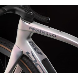 Vélo de gravel Pinarello Dogma GR Sram Red XPLR AXS 1X13 Interstellar Grey Matt 2026 Vélo de gravel Pinarello Dogma GR Sram Red XPLR AXS 1X13 Interstellar Grey Matt 2026